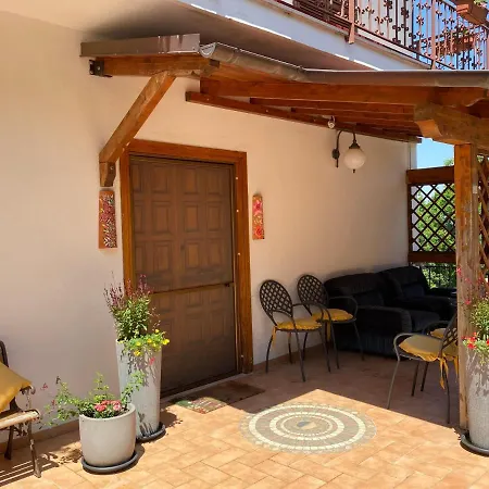 Rox E Claudia Bed & Breakfast Lugnola