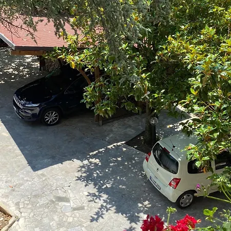 Rox E Claudia Bed & Breakfast 4*