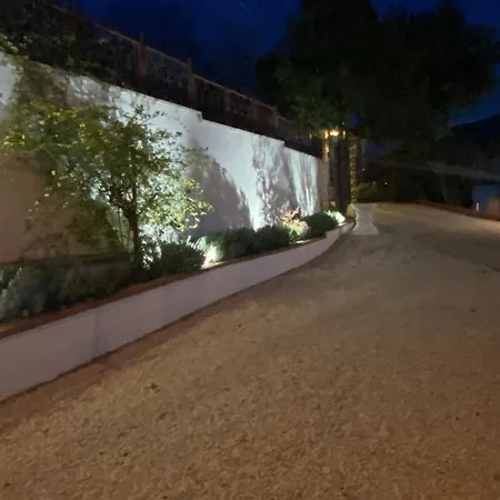 Rox E Claudia Bed & Breakfast Lugnola