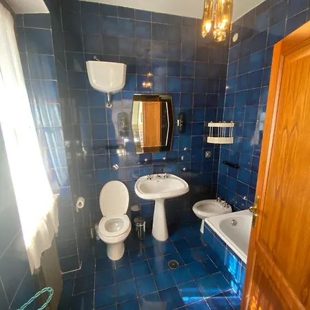 Rox E Claudia Bed & Breakfast Lugnola