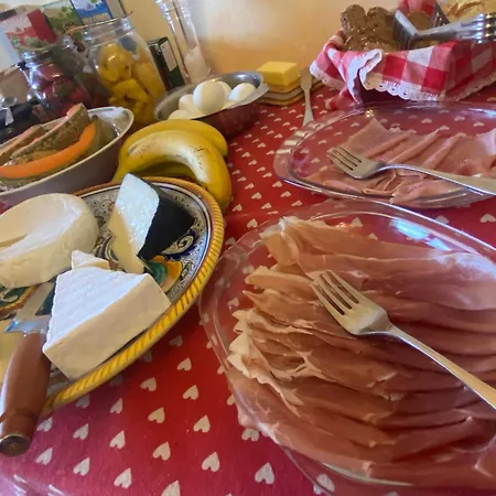 Rox E Claudia Bed & Breakfast Lugnola