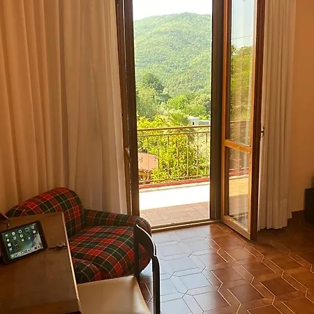 Rox E Claudia Bed & Breakfast Lugnola