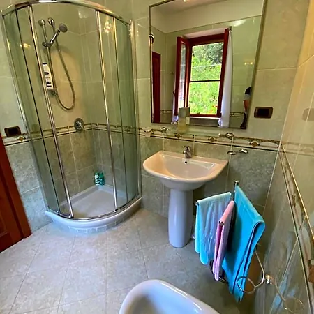 Rox E Claudia Bed & Breakfast Lugnola