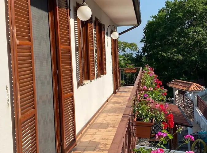 Rox E Claudia Bed & Breakfast 4*