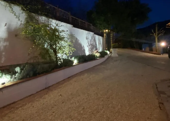 Rox E Claudia Bed & Breakfast Lugnola